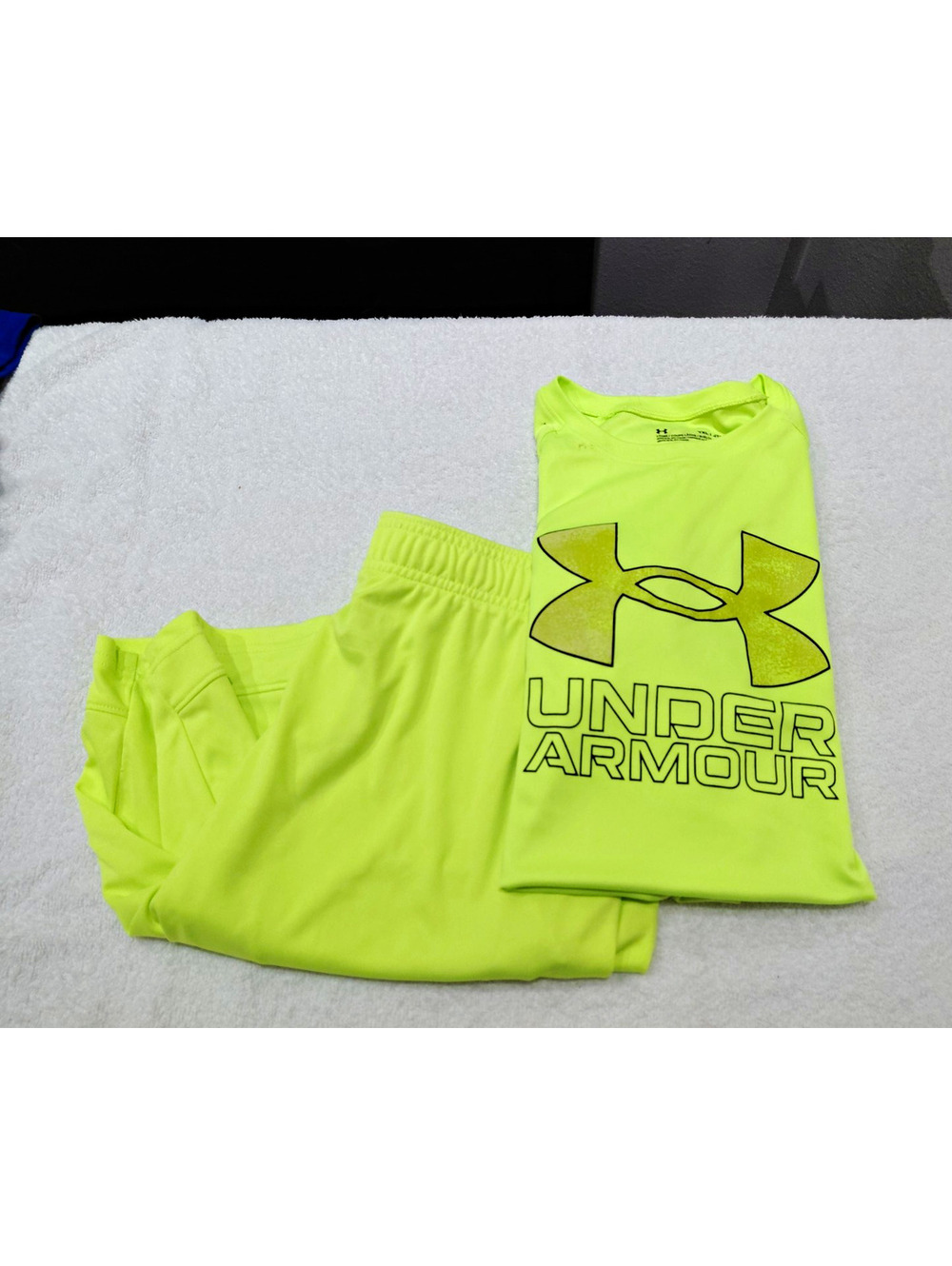 Under Armour Boy’s Green Yellow Athletic Short and Shirt set Drawstring
